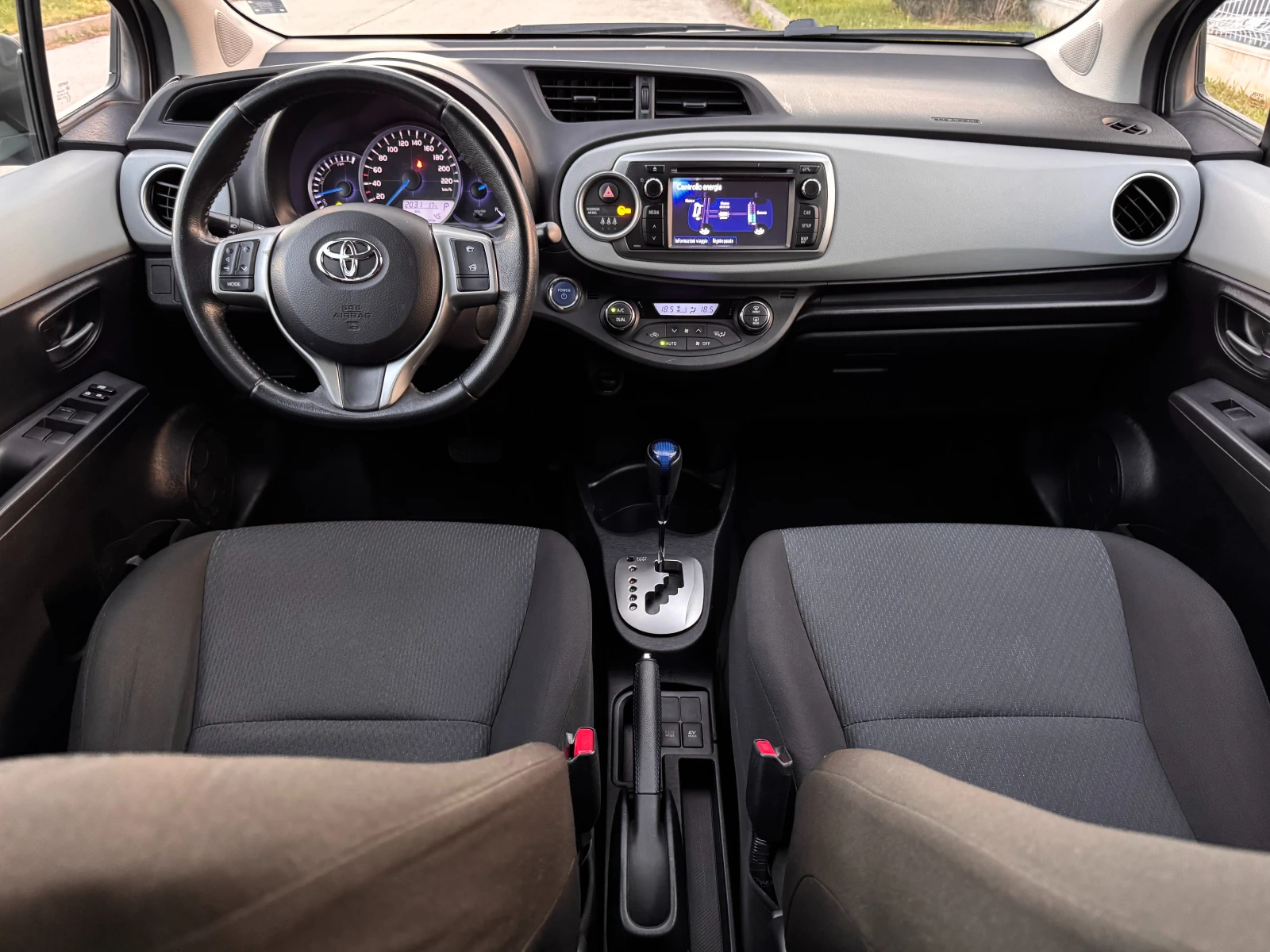 Toyota Yaris, снимка 12 - Автомобили и джипове - 54512236