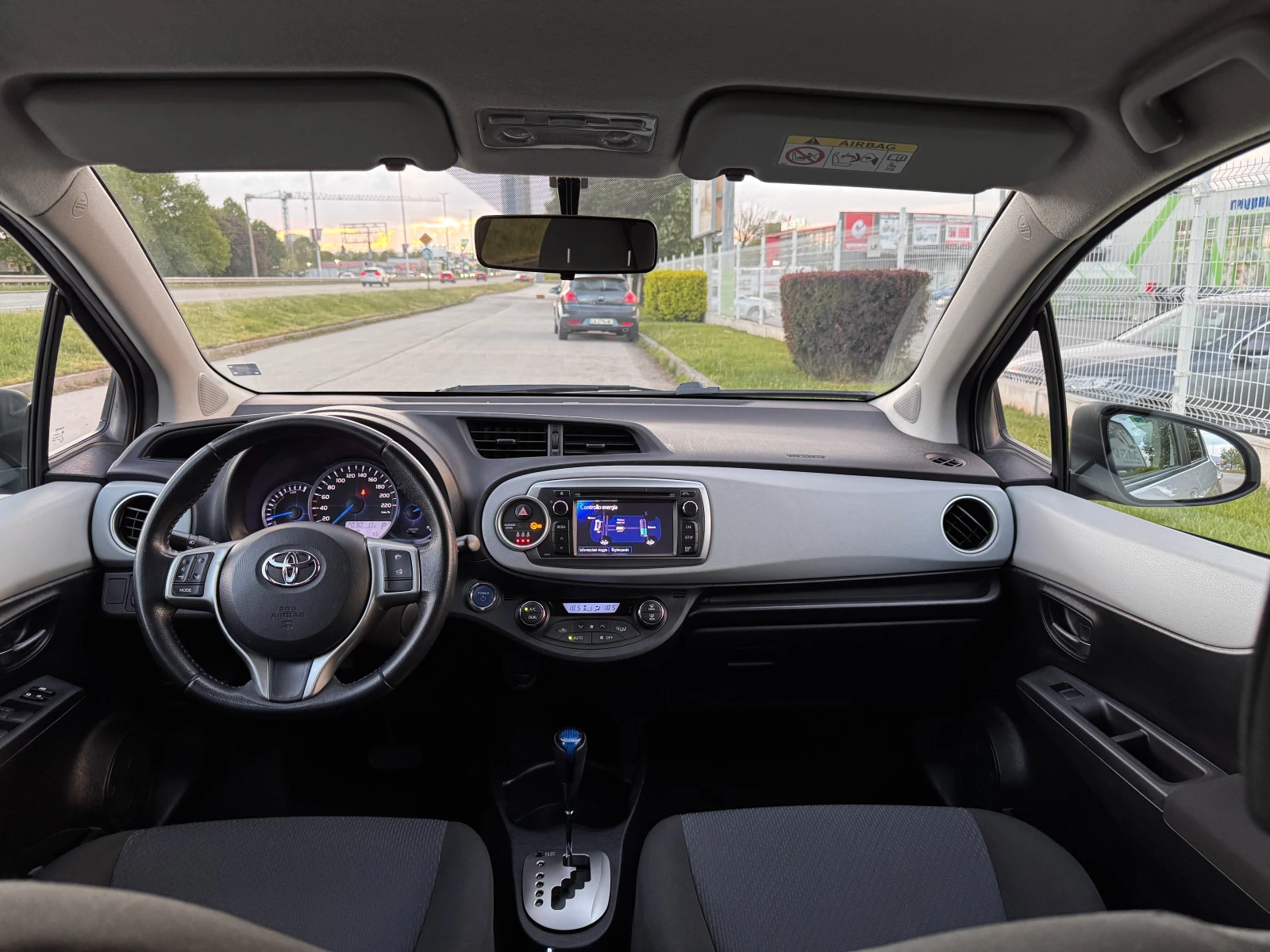 Toyota Yaris, снимка 9 - Автомобили и джипове - 54512236