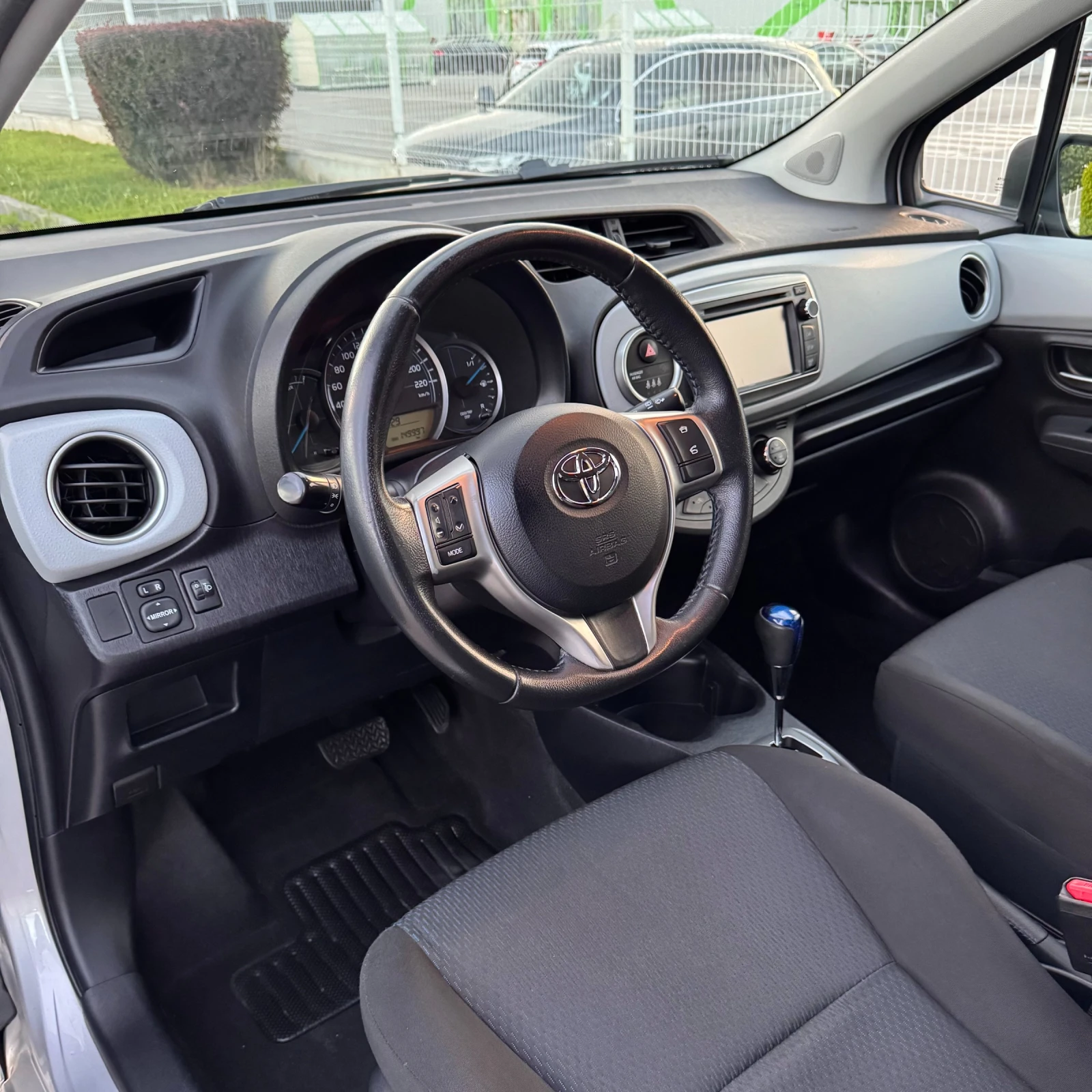 Toyota Yaris, снимка 6 - Автомобили и джипове - 54512236