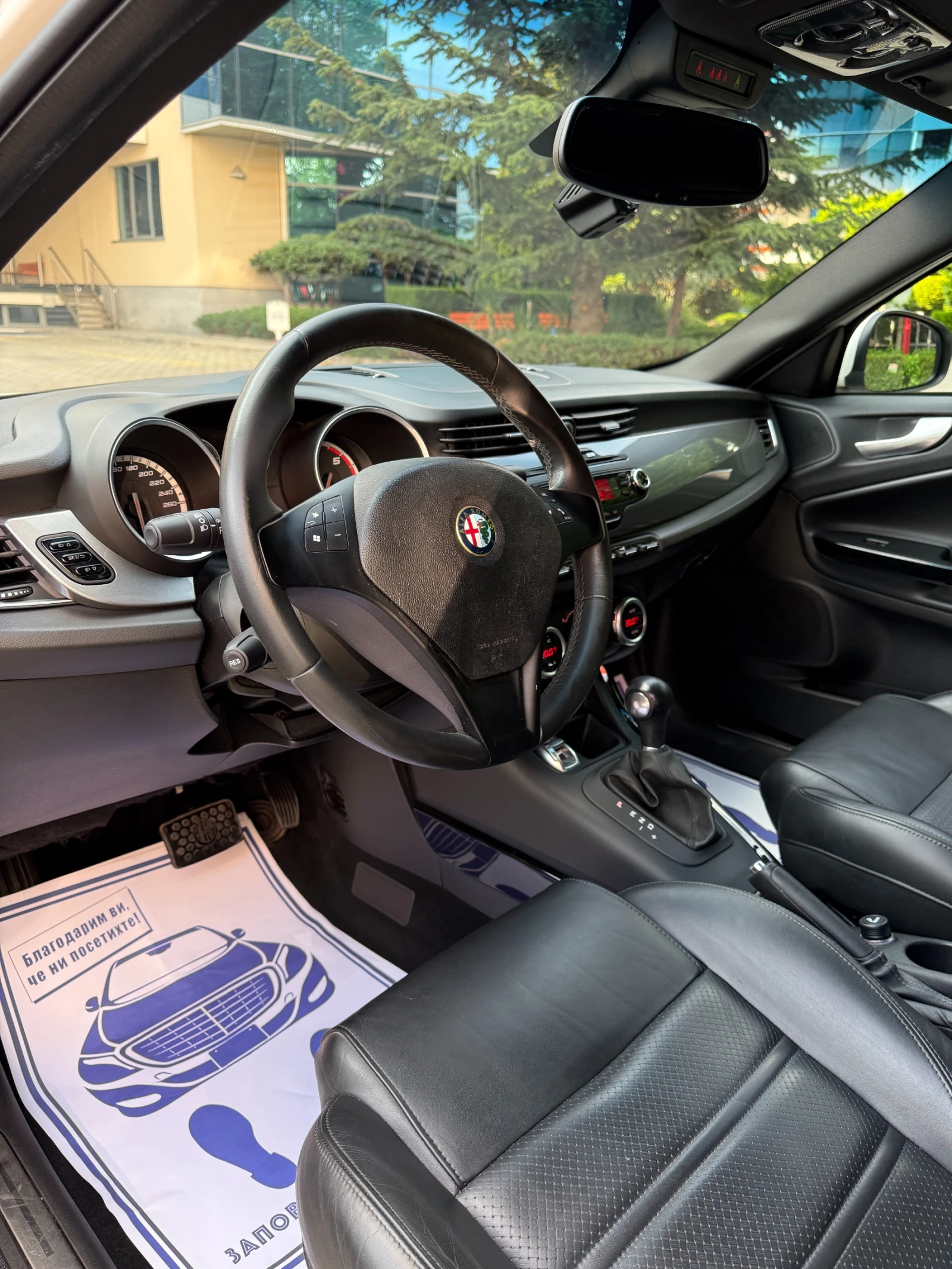 Alfa Romeo Giulietta 2.0JTDM* LED* КОЖА* АВТОМАТ* , снимка 11 - Автомобили и джипове - 54800488