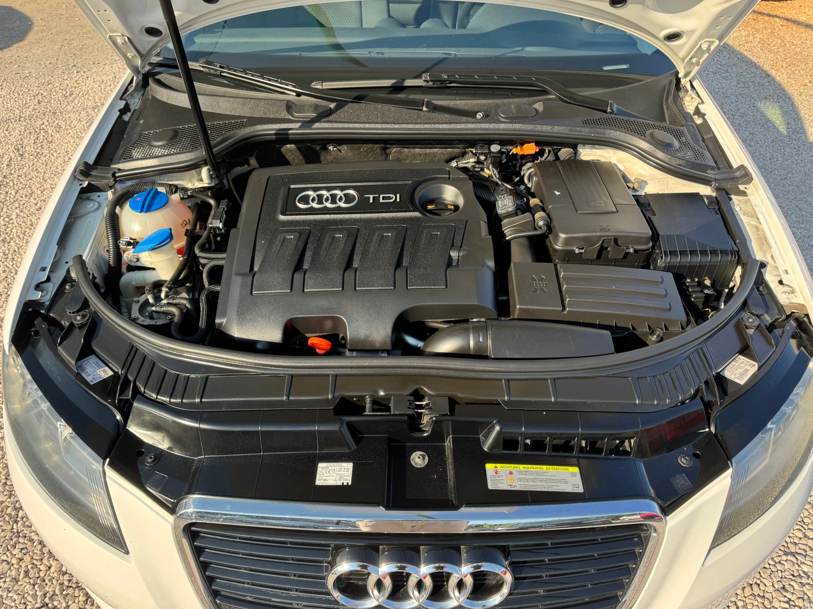 Audi A3 АВТОМАТ-ОБСЛУЖЕНА, снимка 7 - Автомобили и джипове - 55001952