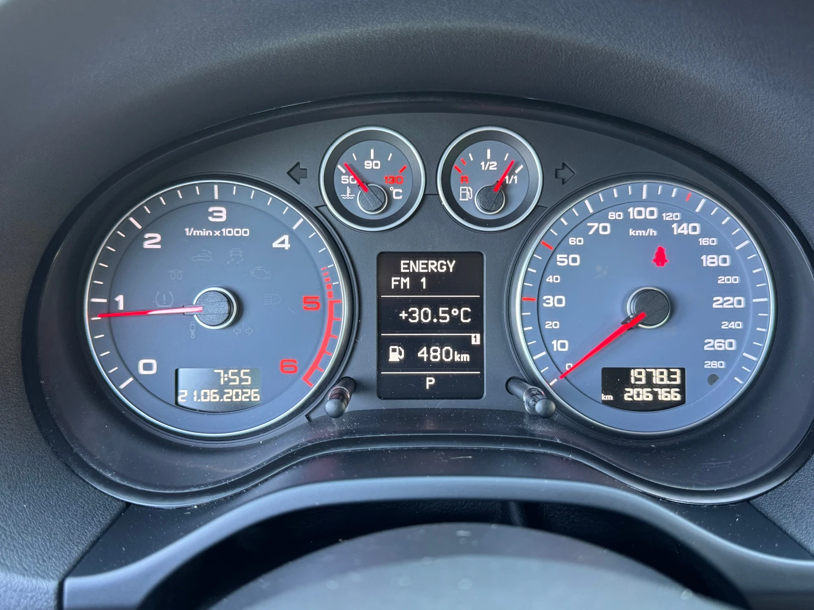 Audi A3 АВТОМАТ-ОБСЛУЖЕНА, снимка 8 - Автомобили и джипове - 55001952