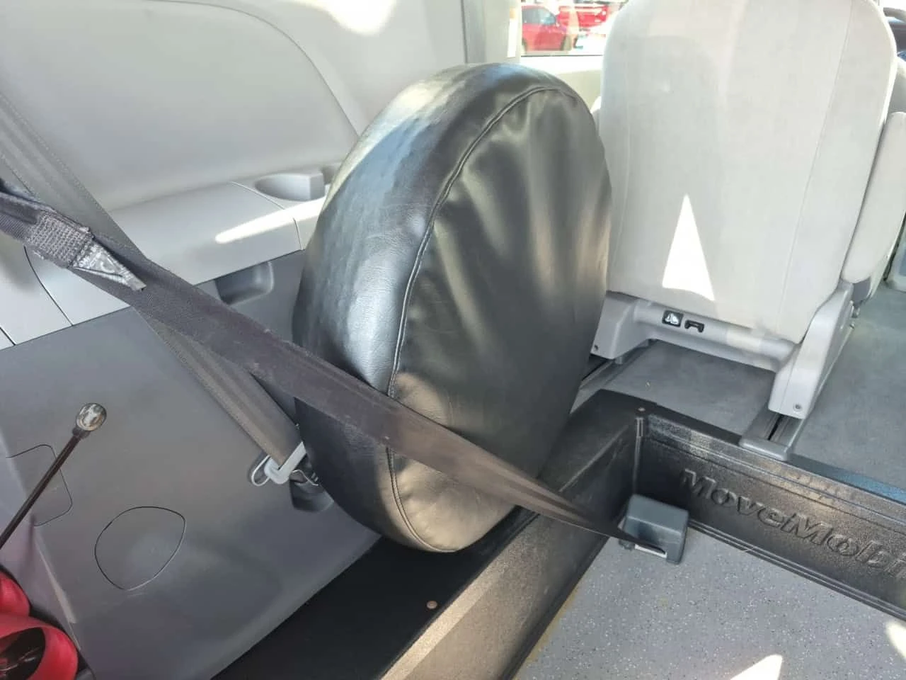 Toyota Sienna * 7 PASSENGER FWD * АВТОКРЕДИТ БЕЗ ПЪРВОНАЧАЛНА* , снимка 15 - Автомобили и джипове - 55419573