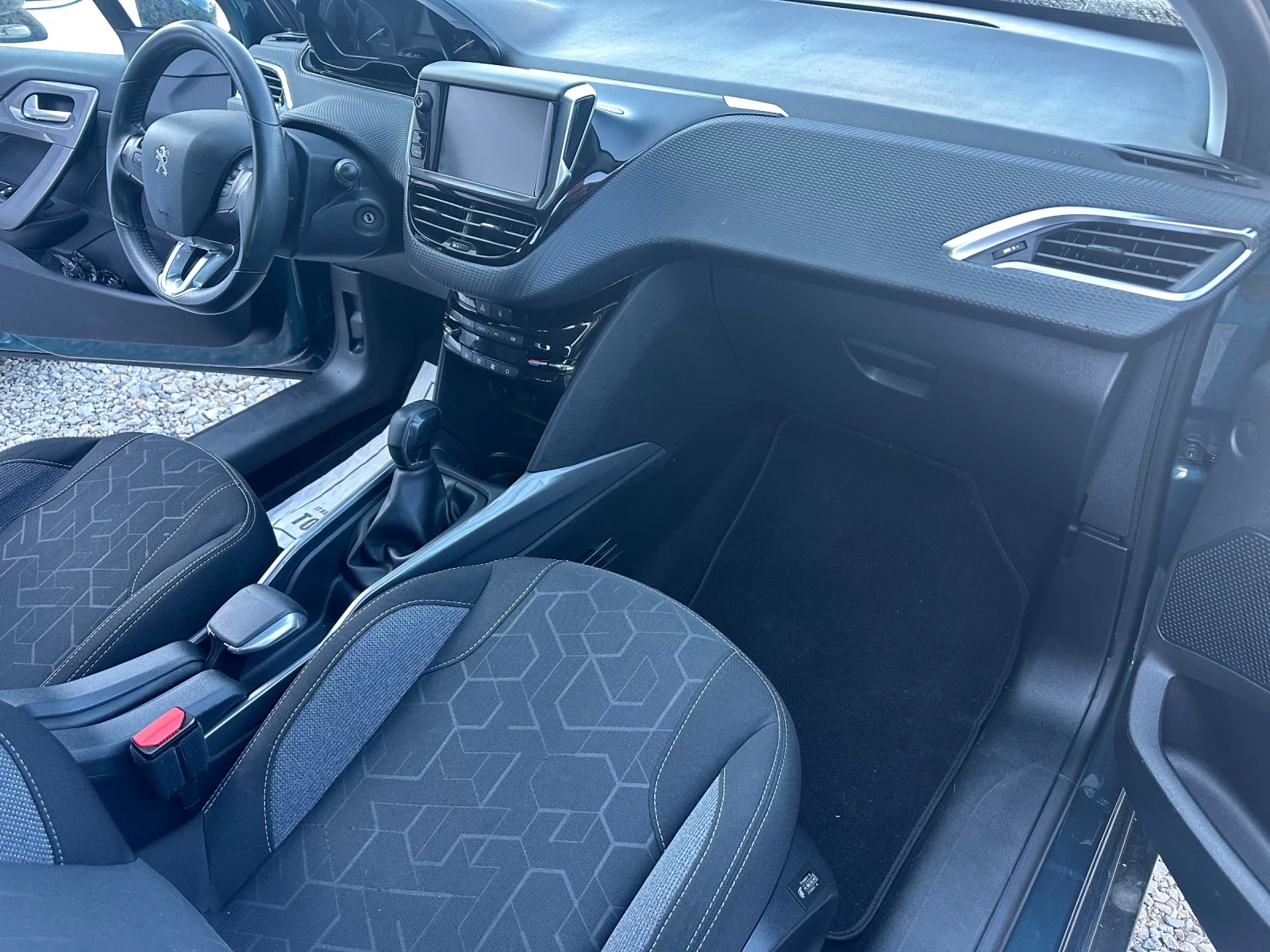 Peugeot 2008 1.6 HDI EURO 6 CAMERA KTEO COC , снимка 11 - Автомобили и джипове - 56002258