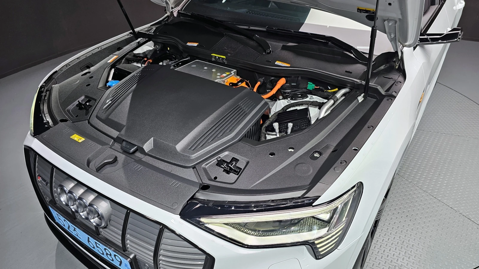 Audi E-Tron 55 Quattro Sportback, снимка 6 - Автомобили и джипове - 56011956