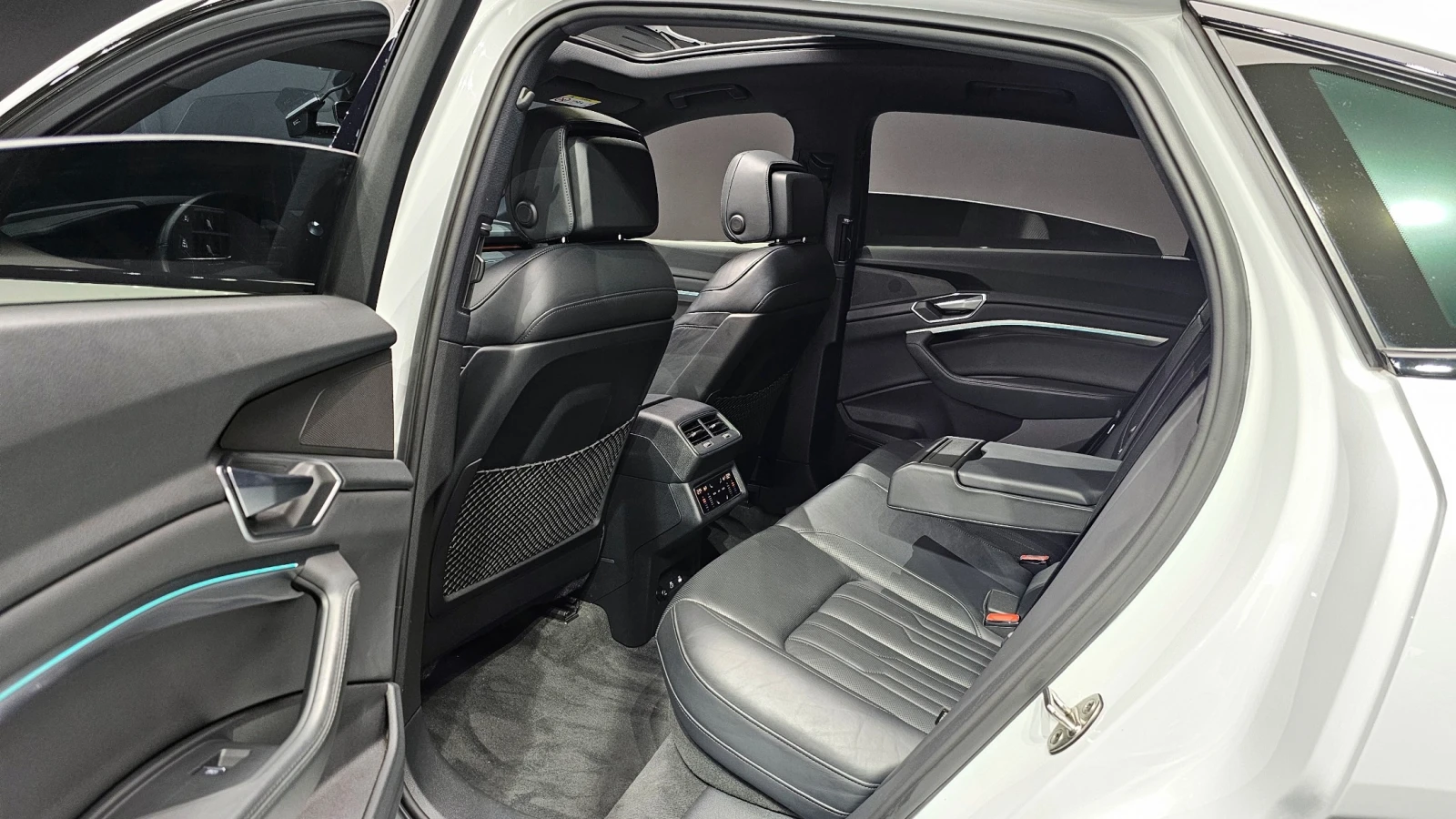 Audi E-Tron 55 Quattro Sportback, снимка 15 - Автомобили и джипове - 56011956