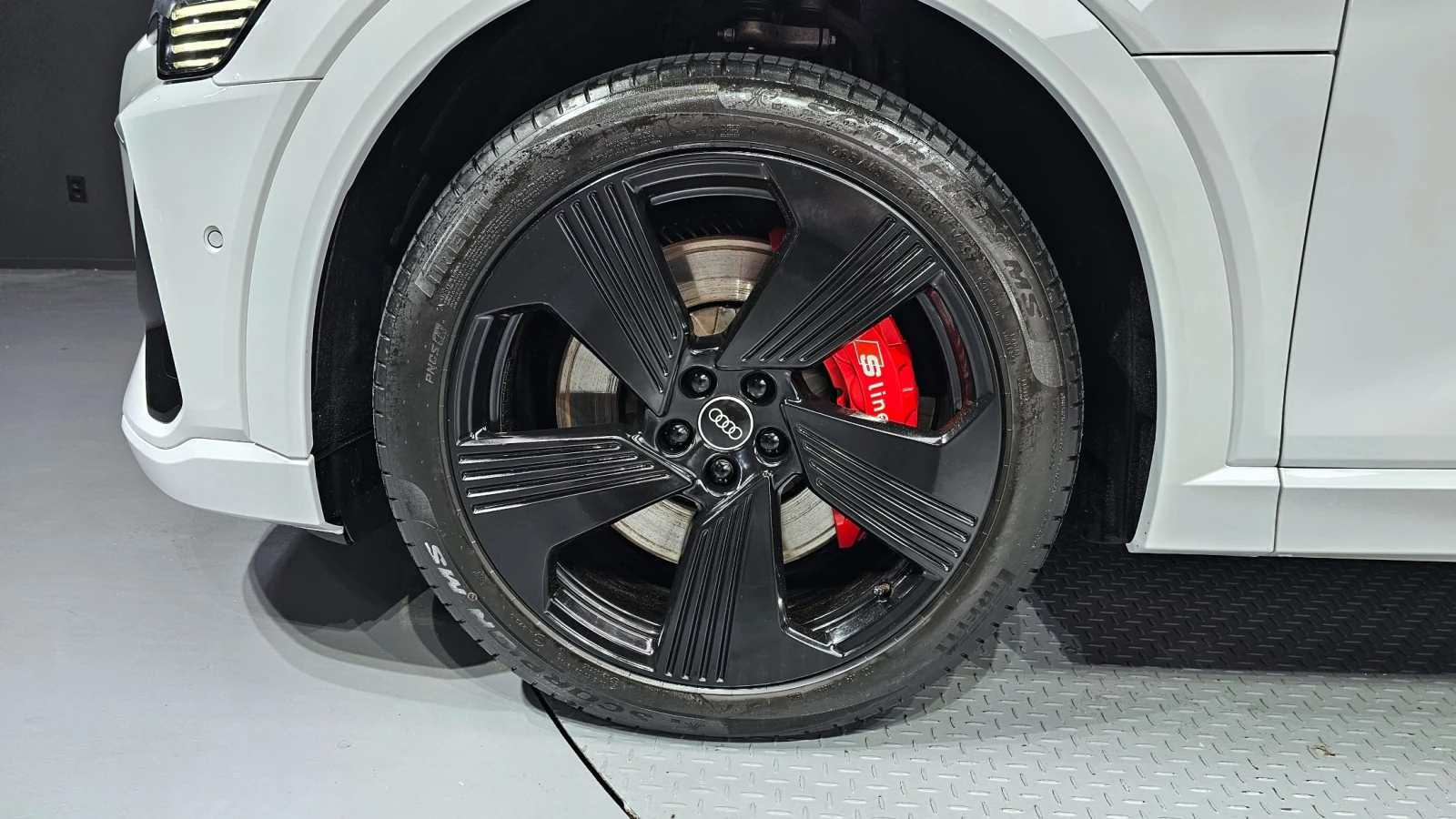 Audi E-Tron 55 Quattro Sportback, снимка 5 - Автомобили и джипове - 56011956