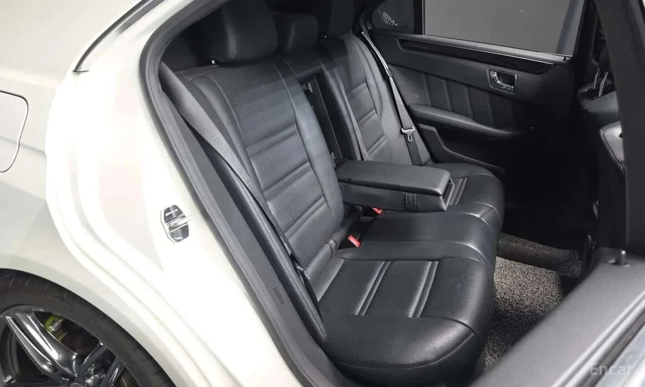 Mercedes-Benz E 63 AMG, снимка 11 - Автомобили и джипове - 56686533