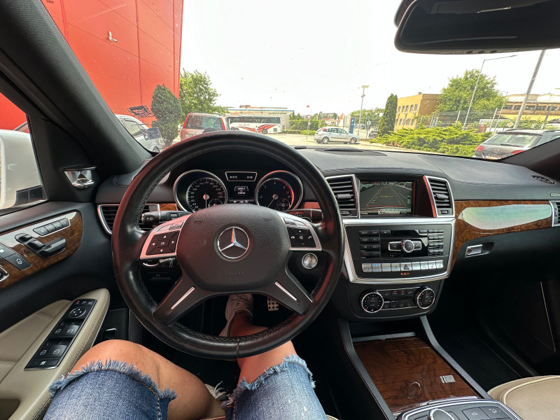 Mercedes-Benz GL 350 * УНИКАТ* AMG* Масаж* BangOlfufsen* TV* , снимка 11 - Автомобили и джипове - 46443469
