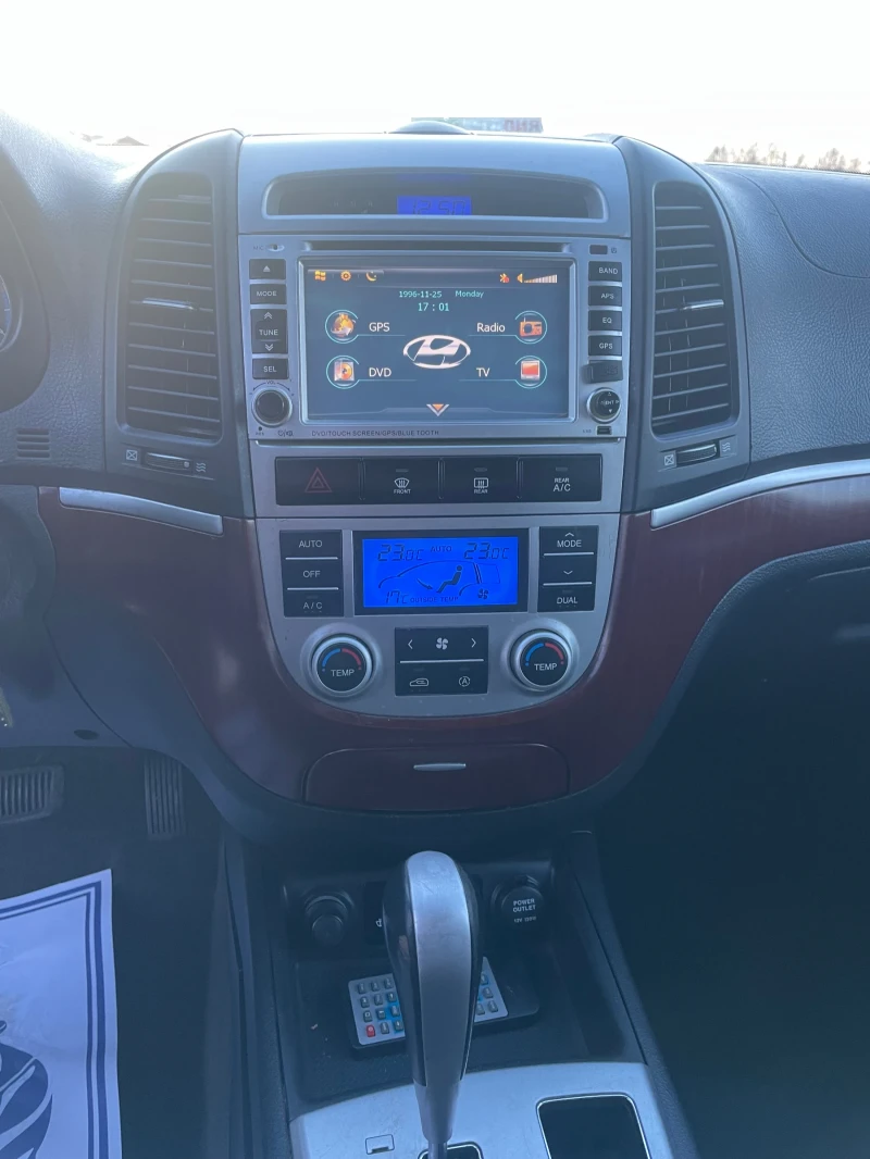 Hyundai Santa fe 2.2GRDI-NAVI-AVTOMAT-4x4-ITALIA, снимка 16 - Автомобили и джипове - 49592305