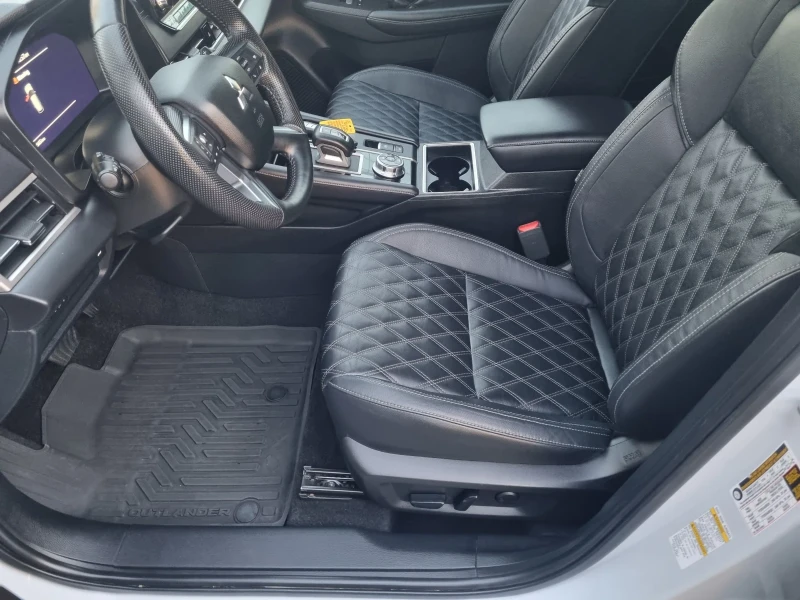 Mitsubishi Outlander 2.5 S-AWC* ПАНОРАМА * 360градуса* 7места, снимка 13 - Автомобили и джипове - 52412528