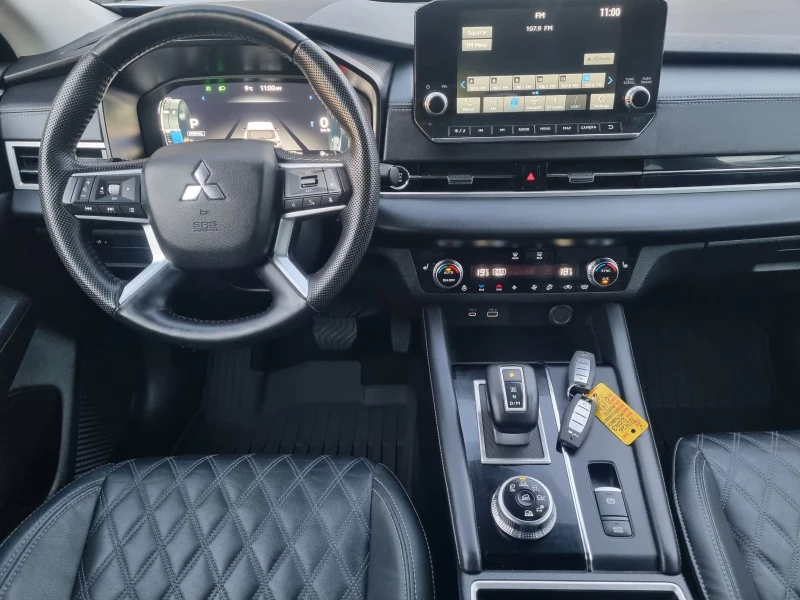 Mitsubishi Outlander 2.5 S-AWC* ПАНОРАМА * 360градуса* 7места, снимка 7 - Автомобили и джипове - 52412528
