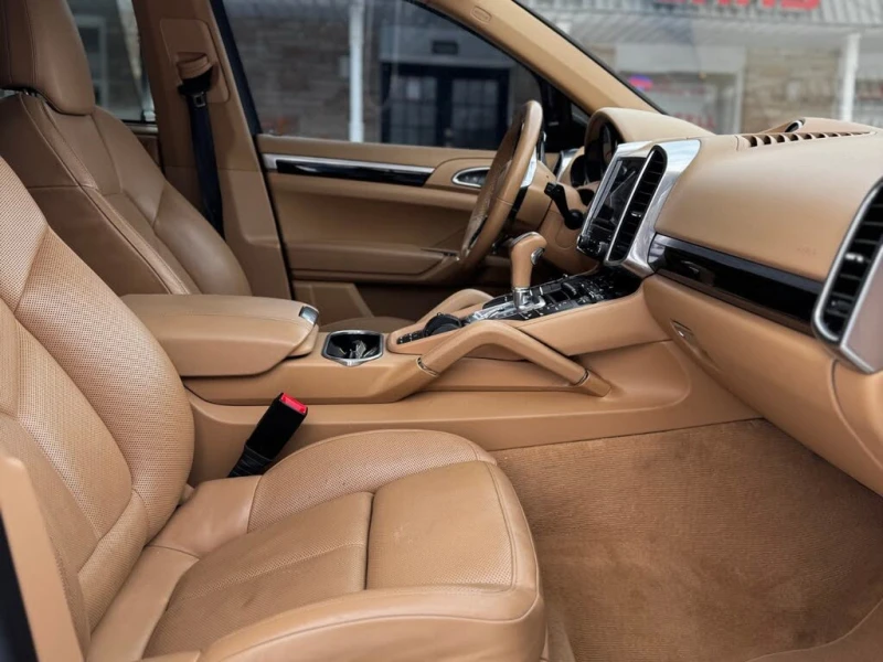 Porsche Cayenne Platinum Edition* AWD* АвтоКредит* (ЦЕНА ДО БГ), снимка 16 - Автомобили и джипове - 53230398