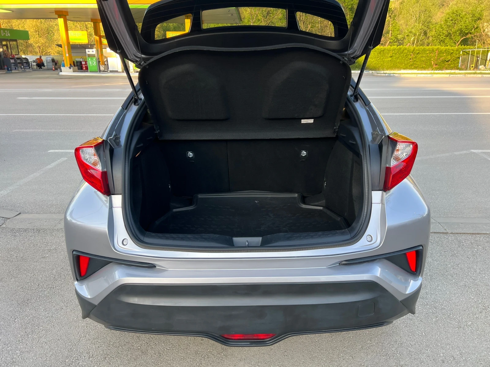 Toyota C-HR 1.8i Hybrid ШВЕЙЦАРИЯ - изображение 5