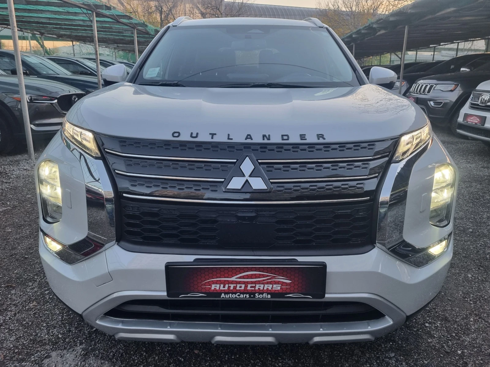 Mitsubishi Outlander 2.5 S-AWC* ПАНОРАМА * 360градуса* 7места - изображение 2