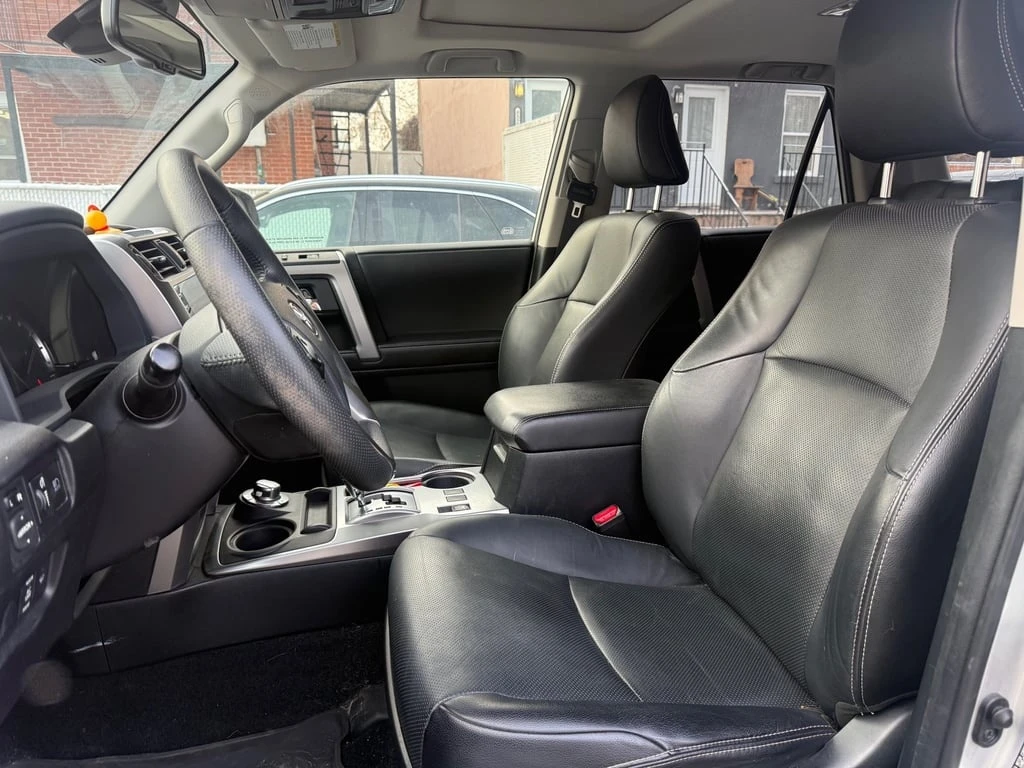 Toyota 4runner * 4WD * CARFAX *  - изображение 5