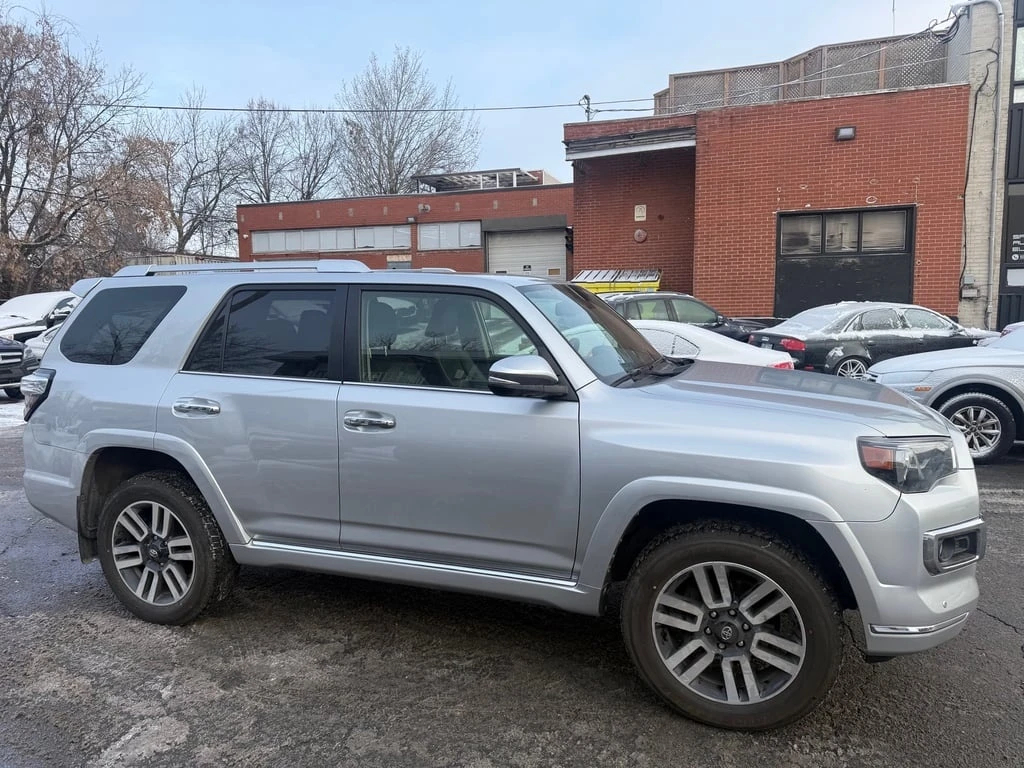 Toyota 4runner * 4WD * CARFAX *  - изображение 3