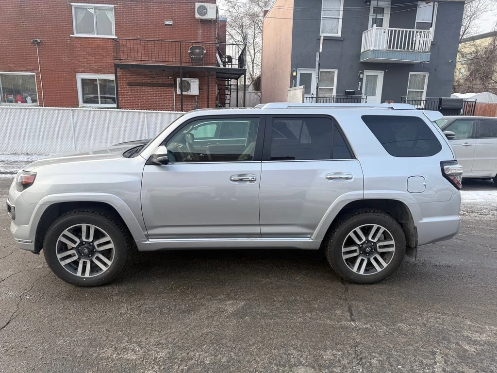 Toyota 4runner * 4WD * CARFAX *  - изображение 2