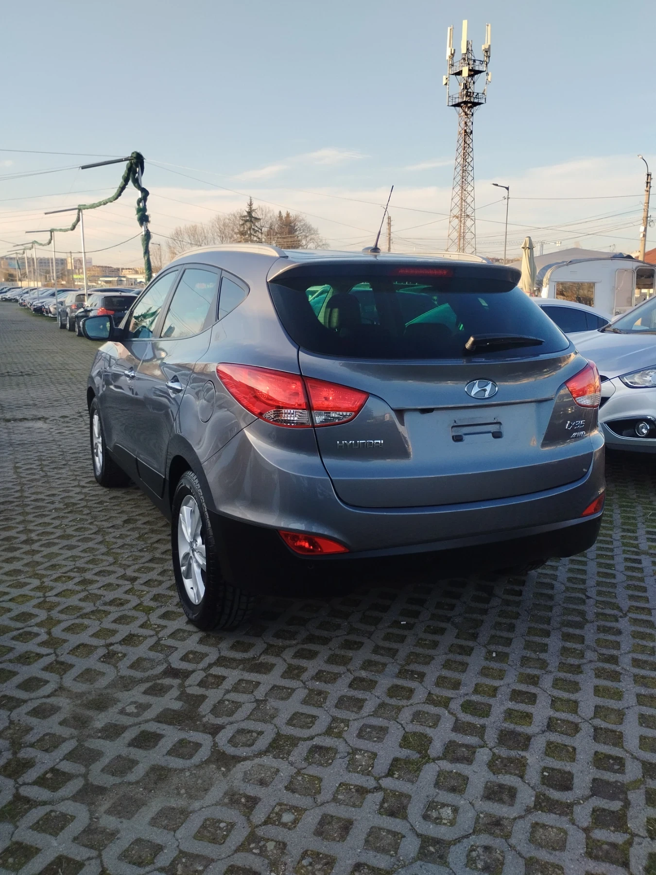 Hyundai IX35 2.0  бензин автоматик навигация 4* 4 , снимка 10 - Автомобили и джипове - 53787253