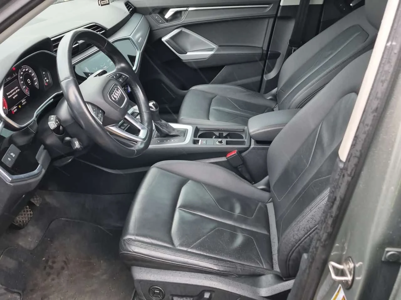 Audi Q3 * PROGRESSIV * KEYLESS* ПАНОРАМА* ПОДГРЕВ* , снимка 14 - Автомобили и джипове - 54596212