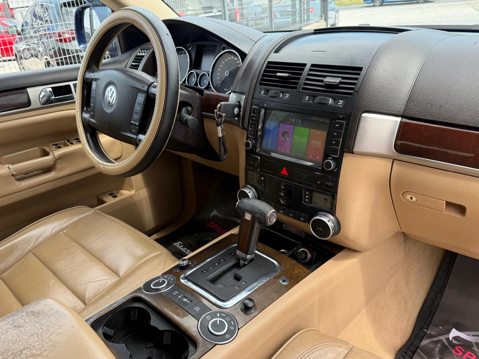VW Touareg АВТОМАТИК* 2006г* 4Х4* КОЖА* , снимка 14 - Автомобили и джипове - 55193757
