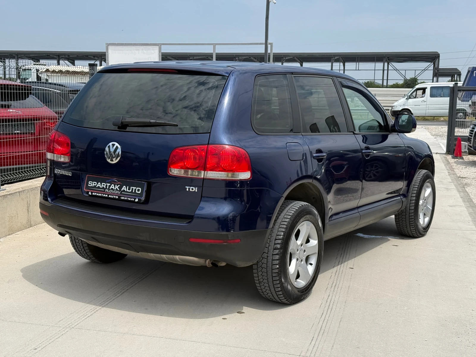VW Touareg АВТОМАТИК* 2006г* 4Х4* КОЖА* , снимка 4 - Автомобили и джипове - 55193757