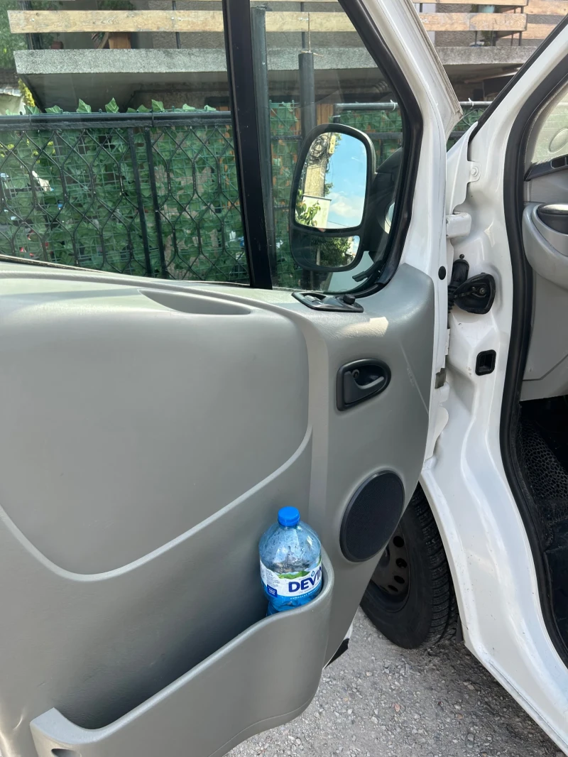 Renault Trafic, снимка 9 - Бусове и автобуси - 52404743