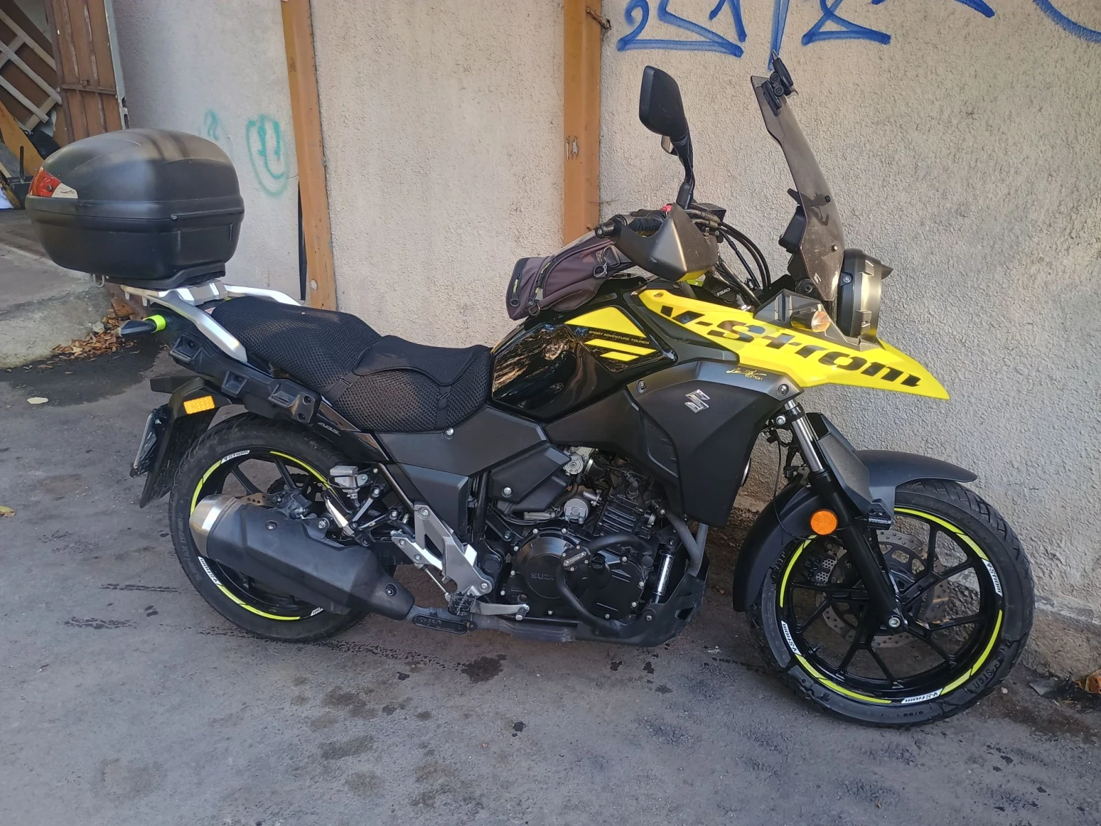 Suzuki V-strom DL250