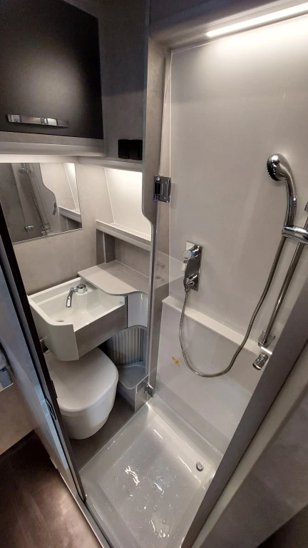 Кемпер Fiat M182245 Mega Revolution 640, снимка 3 - Каравани и кемпери - 53987115