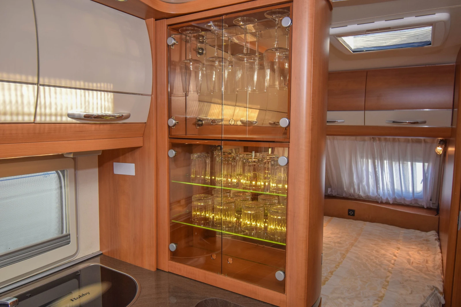 Каравана Hobby Excellent 495 UFe, снимка 11 - Каравани и кемпери - 53841990