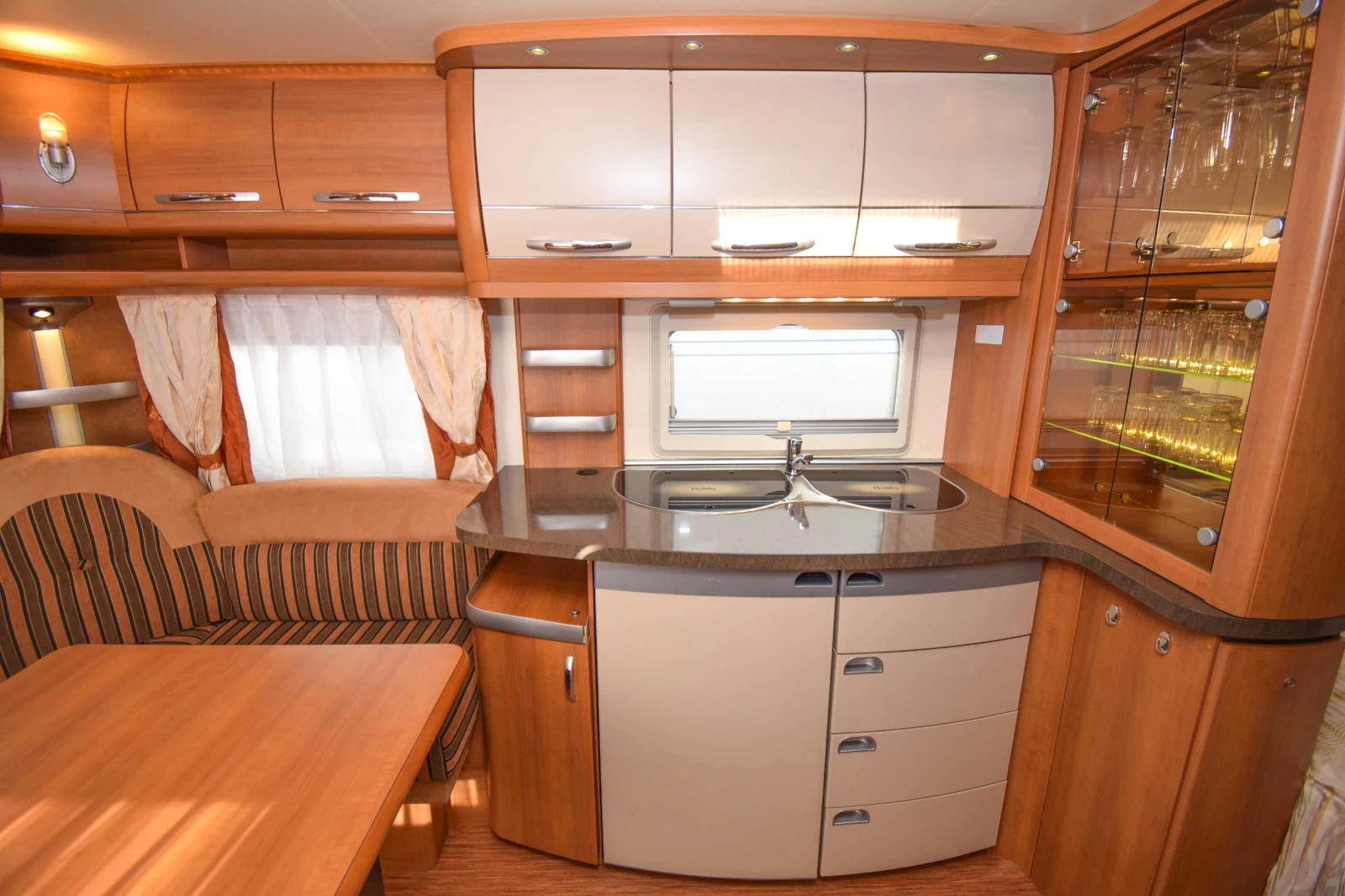 Каравана Hobby Excellent 495 UFe, снимка 6 - Каравани и кемпери - 53841990