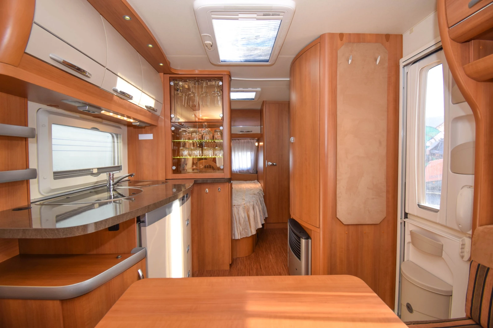 Каравана Hobby Excellent 495 UFe, снимка 8 - Каравани и кемпери - 53841990