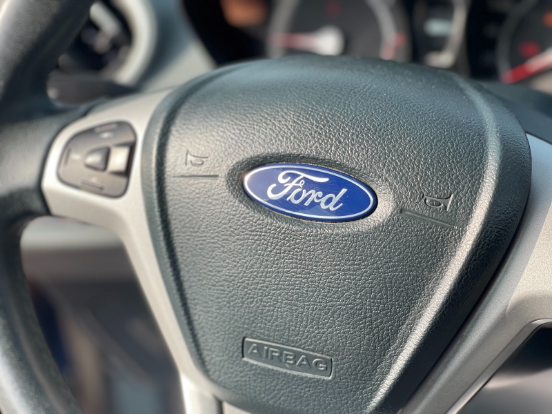 Ford Fiesta 1.25i, снимка 16 - Автомобили и джипове - 37754673