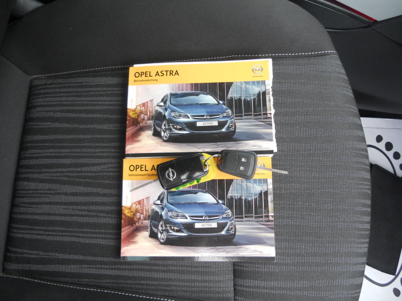 Opel Astra 1,7CDTI 6 скорости, снимка 14 - Автомобили и джипове - 39371557