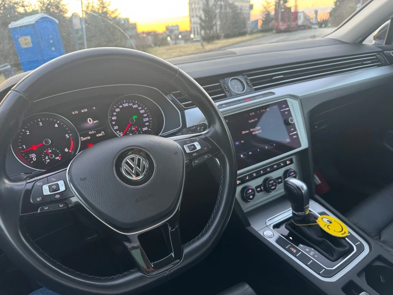VW Passat COMFORTLINE BUSINESS - AUTOMATIC - LEATHER - DISTR, снимка 3 - Автомобили и джипове - 52395930