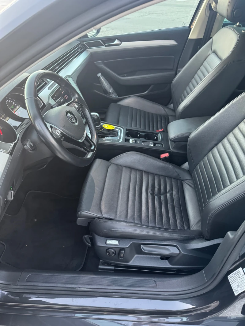 VW Passat COMFORTLINE BUSINESS - AUTOMATIC - LEATHER - DISTR, снимка 4 - Автомобили и джипове - 52395930