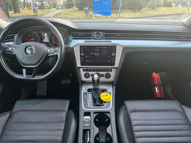 VW Passat COMFORTLINE BUSINESS - AUTOMATIC - LEATHER - DISTR, снимка 6 - Автомобили и джипове - 52395930