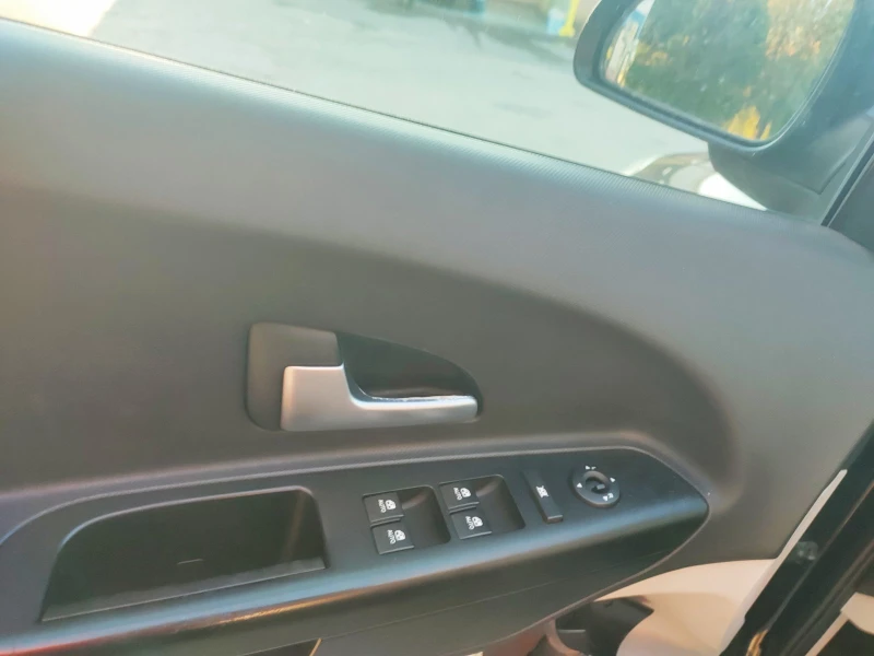 Kia Ceed 1.6 SWISS, снимка 7 - Автомобили и джипове - 52113725