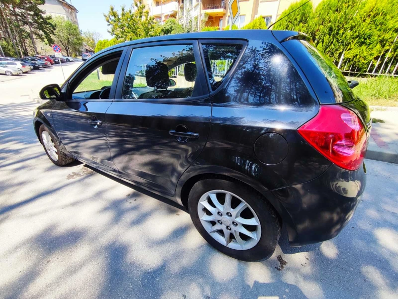 Kia Ceed 1.6 SWISS, снимка 15 - Автомобили и джипове - 52113725