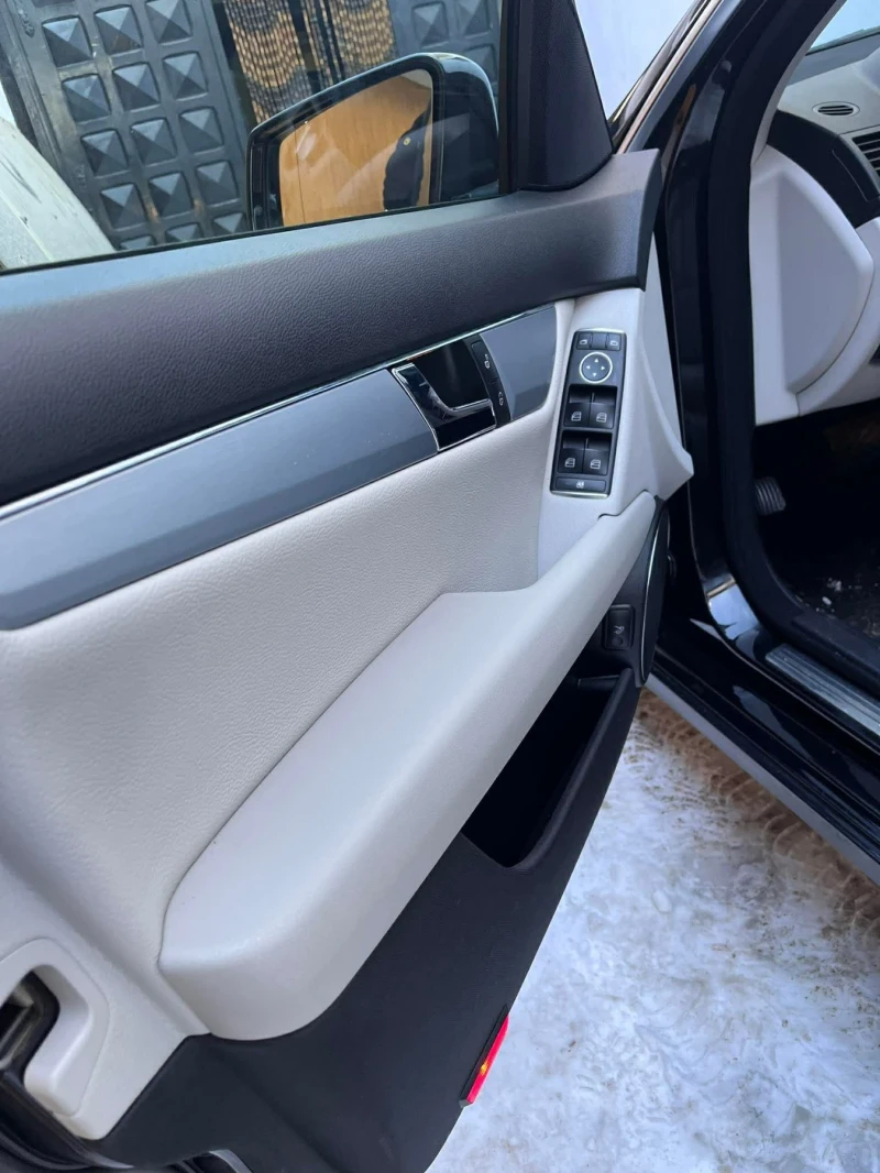 Mercedes-Benz C 180, снимка 9 - Автомобили и джипове - 53327721