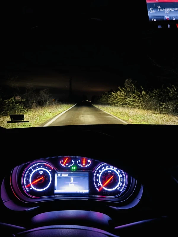 Opel Insignia Opel Insignia Sports Tourer 2.0 Turbo 4x4, снимка 4 - Автомобили и джипове - 53102234