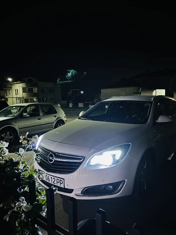 Opel Insignia Opel Insignia Sports Tourer 2.0 Turbo 4x4, снимка 2 - Автомобили и джипове - 53102234