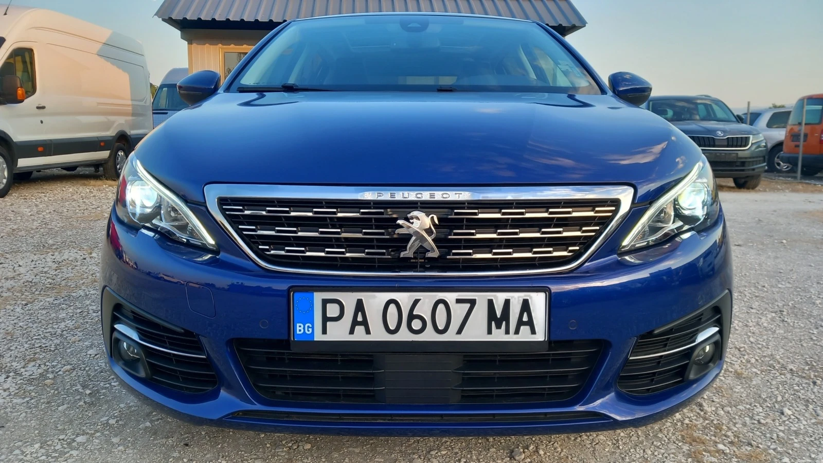 Peugeot 308 1.2i-EURO6/LED/НАВИГАЦИЯ/ПАНОРАМА/ДИСТРОНИК/ - изображение 5