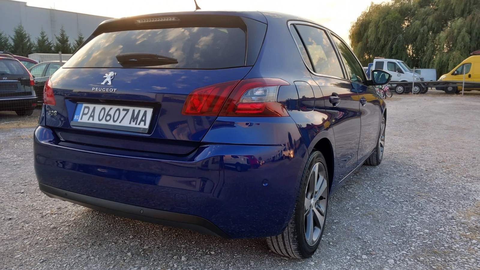 Peugeot 308 1.2i-EURO6/LED/НАВИГАЦИЯ/ПАНОРАМА/ДИСТРОНИК/ - изображение 4