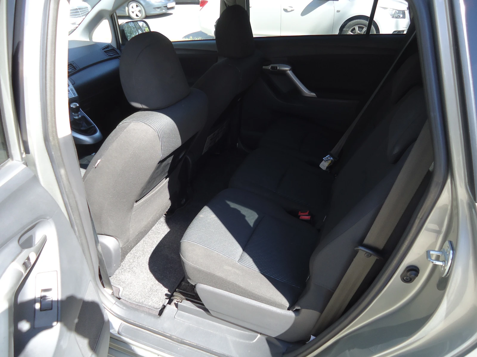 Toyota Verso 2000 D4D 7 МЕСТА - изображение 8