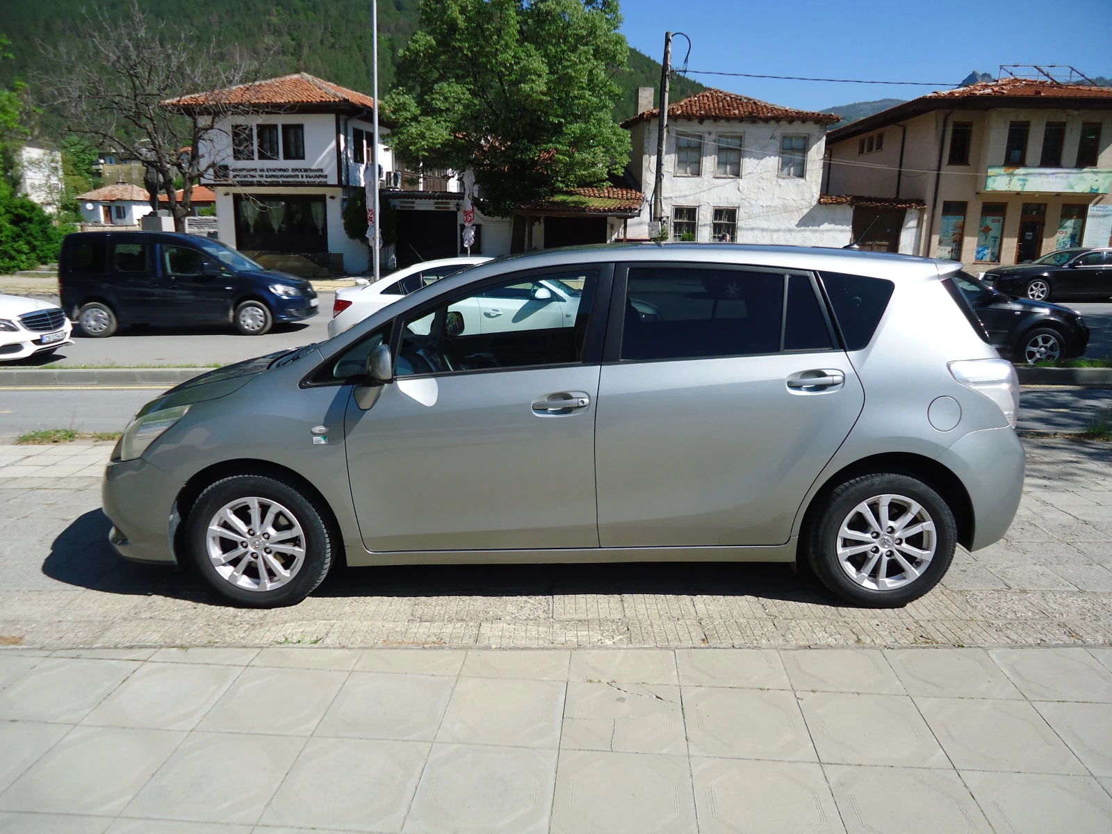 Toyota Verso 2000 D4D 7 МЕСТА - изображение 2