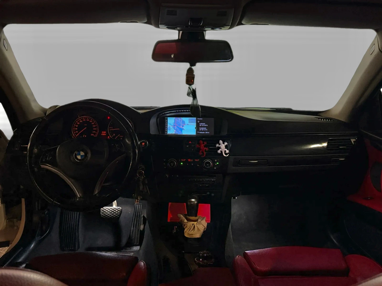 BMW 320 xDrive Individual PDC NAVI LCI, снимка 10 - Автомобили и джипове - 54335513