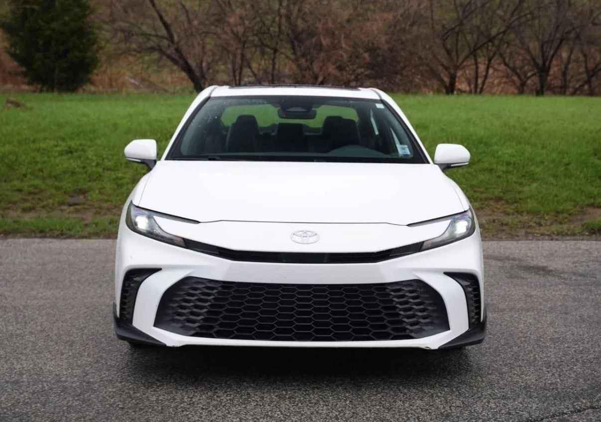 Toyota Camry HYBRID SE * AWD * ПОДГРЕВИ * БЕЗ ИНЦИДЕНТИ * , снимка 2 - Автомобили и джипове - 54565332