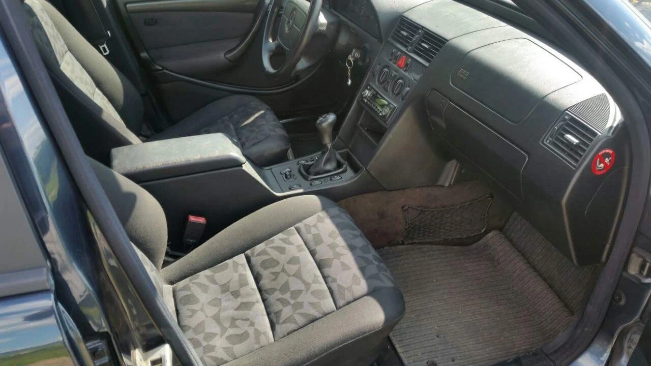 Mercedes-Benz C 220 Не, снимка 7 - Автомобили и джипове - 54990784