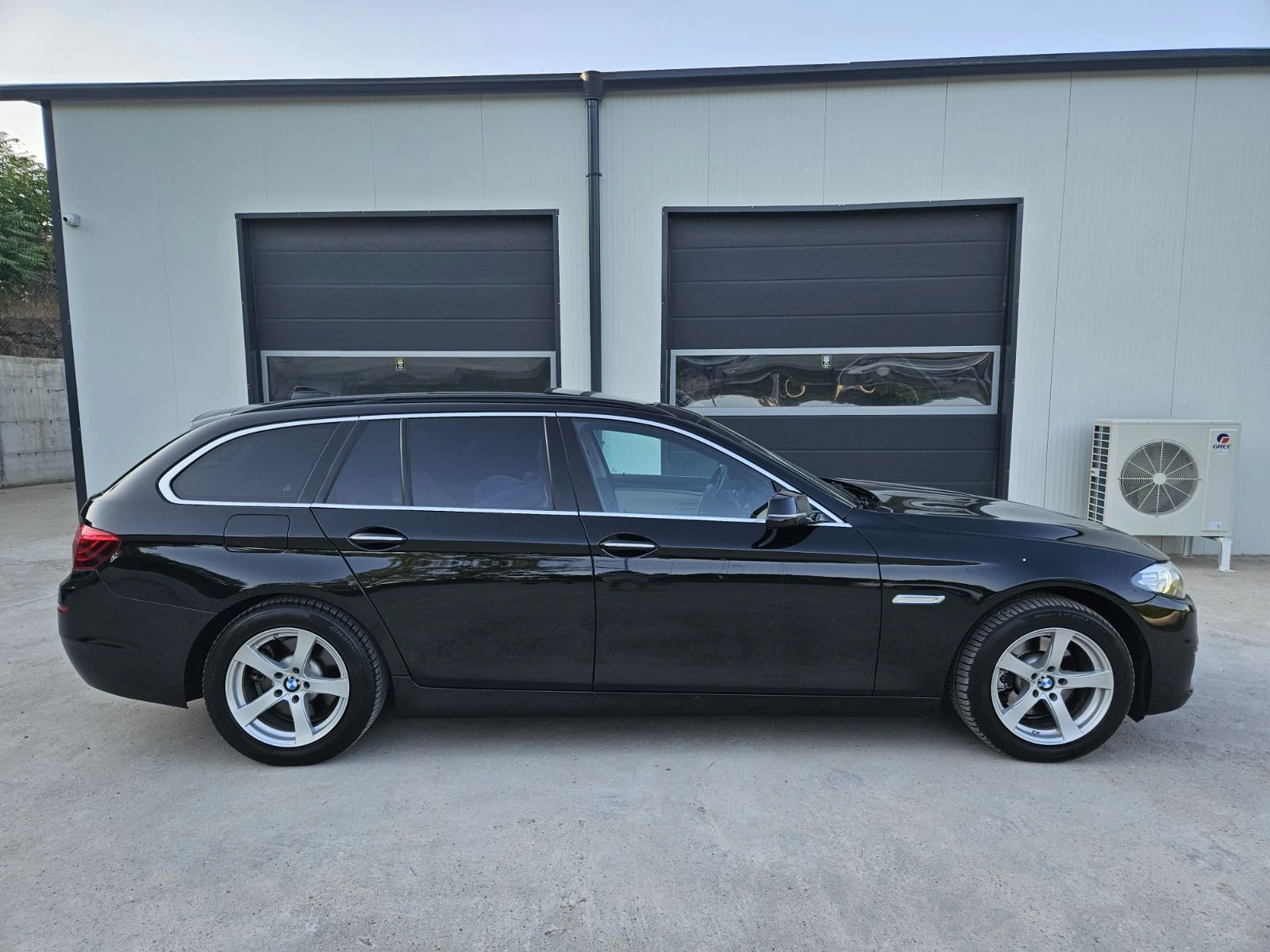 BMW 520 Комби, снимка 3 - Автомобили и джипове - 55433609